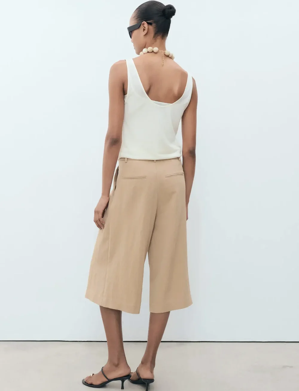 Mango - Lyocell pleated bermuda shorts - bermudashorts - light beige - 3