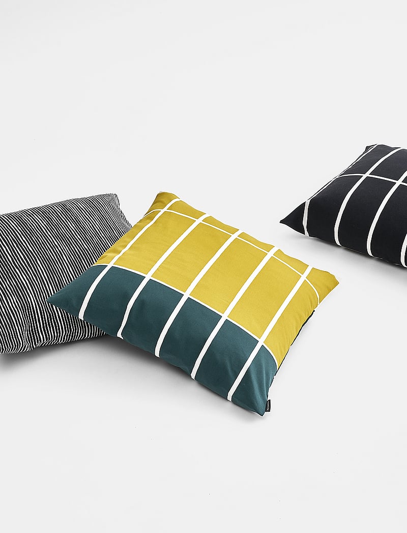 Marimekko Home - VARVUNRAITA CUSHION COVER - cushion covers - black, white - 2