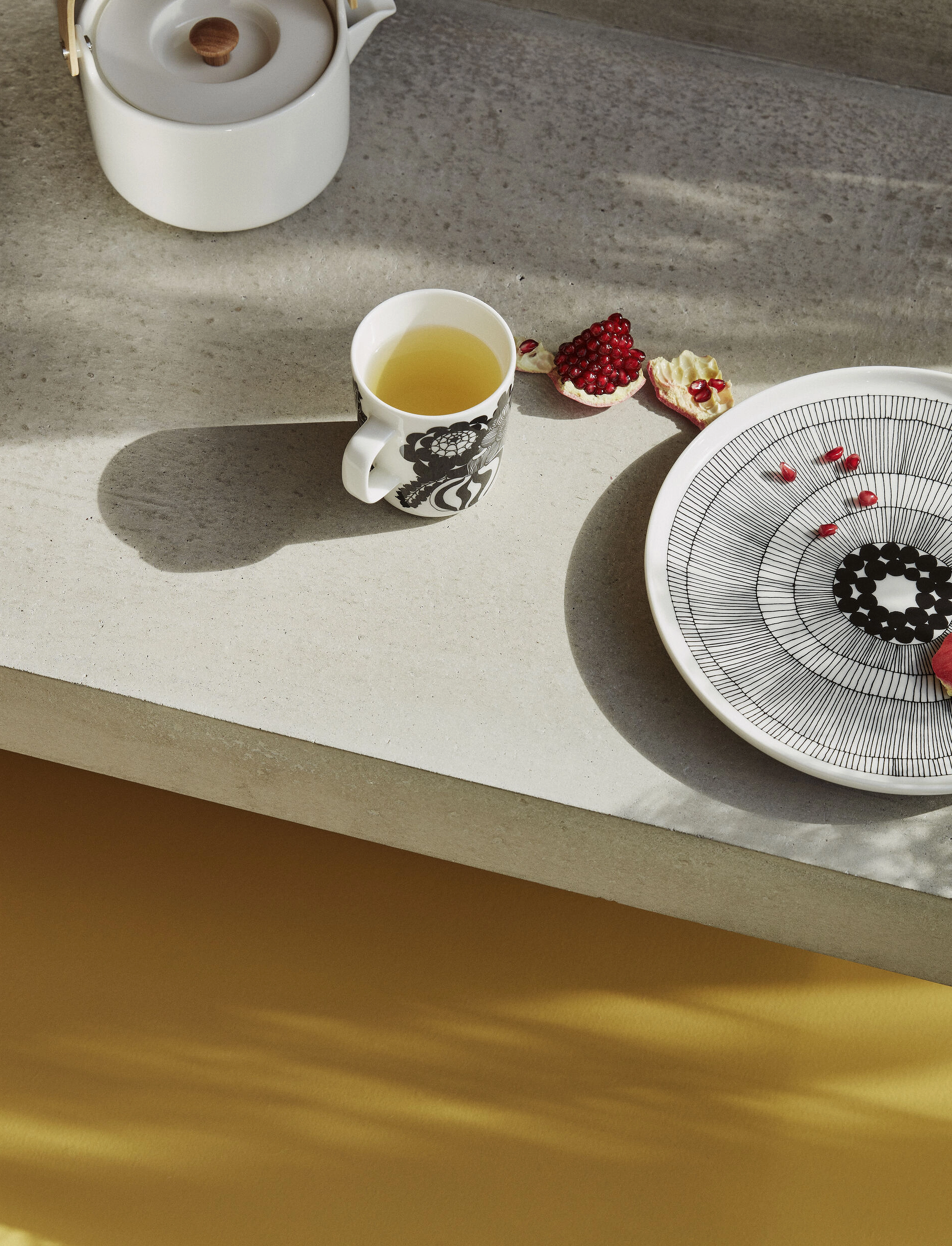 Marimekko Home - SIIRTOLAPUUTARHA MUG 2,5 DL - white, black, turquoise - 2