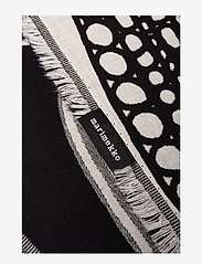 Marimekko Home - SIIRTOLAPUUTARHA BLANKET - blankets & throws - ecru, black - 1