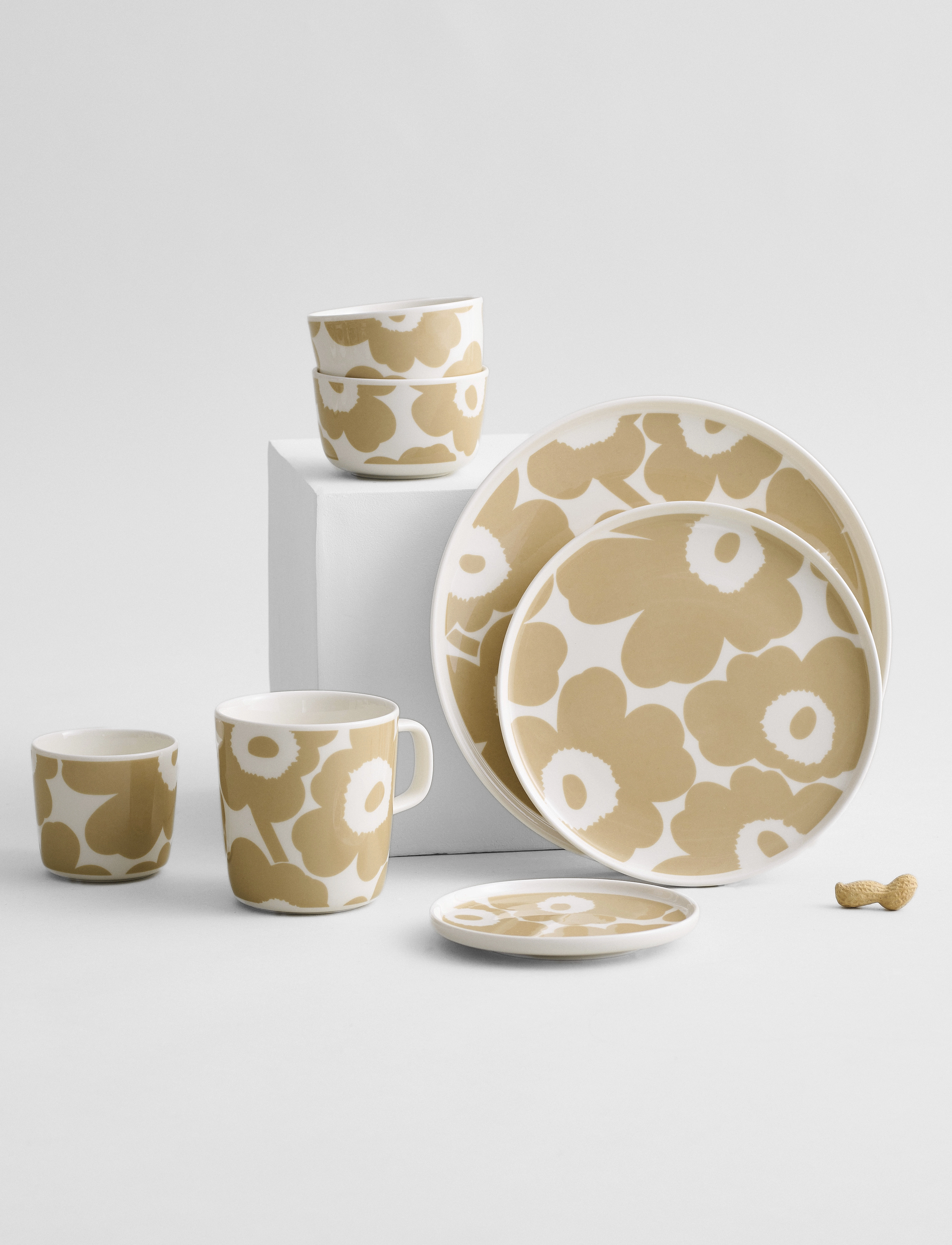 Marimekko Home Unikko Plate 20 Cm, Ø20 cm, Plates, Beige - Small Homeware