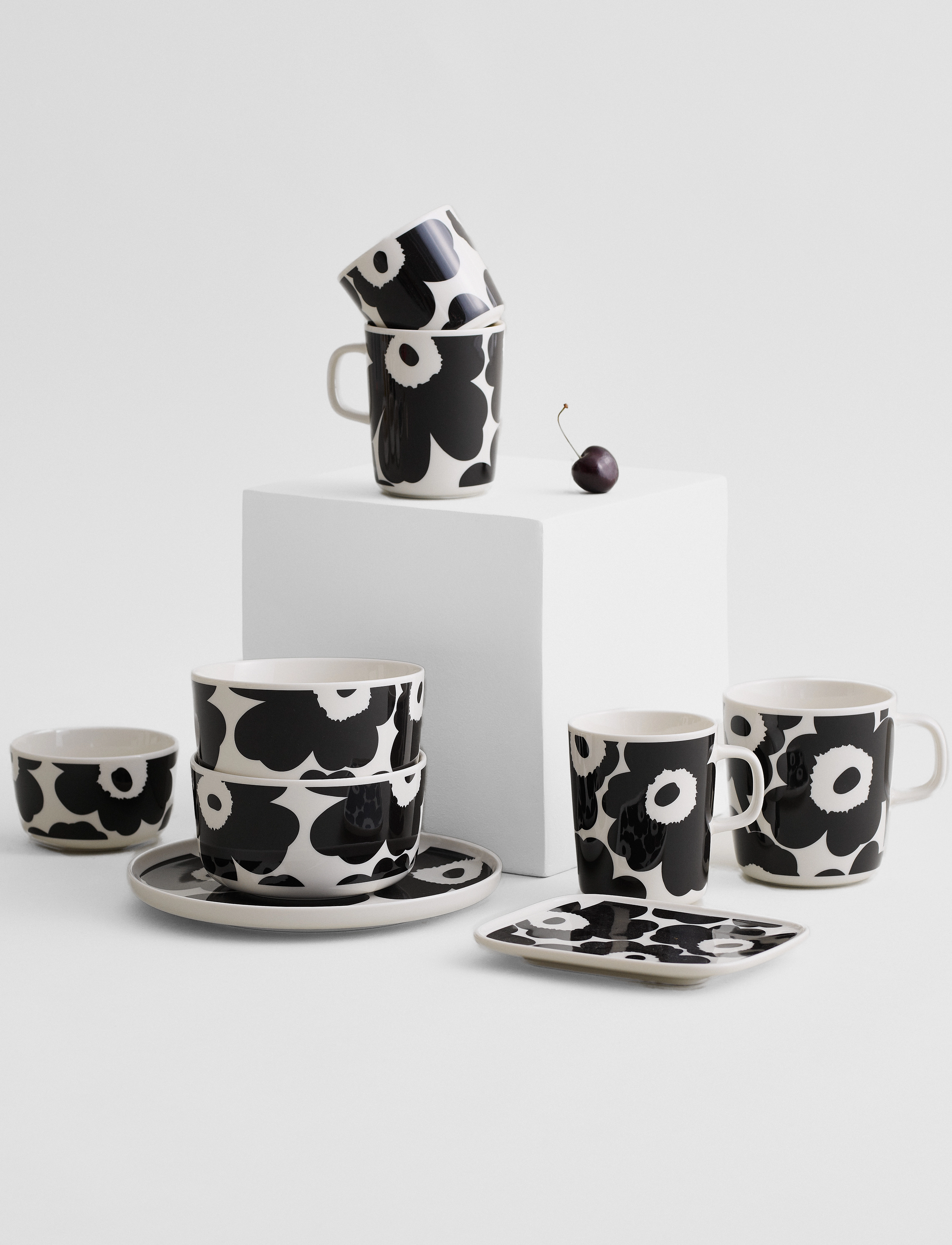 Marimekko Home Unikko Plate, 15X12 cm, Plates, Schwarz - Small Homeware