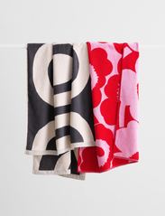 Marimekko Home - UNIKKO BATH TOWEL 70X150 CM - handdukar & badlakan - pink/red - 2