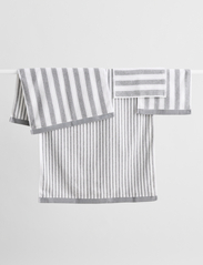 Marimekko Home - KAKSI RAITAA BATH TOWEL 70X150 - badehåndklæder - white/grey - 2