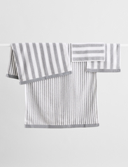 Marimekko Home - KAKSI RAITAA GUEST TOWEL 30X50 - gæstehåndklæder - white/grey - 2