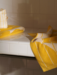 Marimekko Home - VESI UNIKKO MINI TOWEL 30X30CM - gesichtshandtücher - spring yellow, ecru - 1