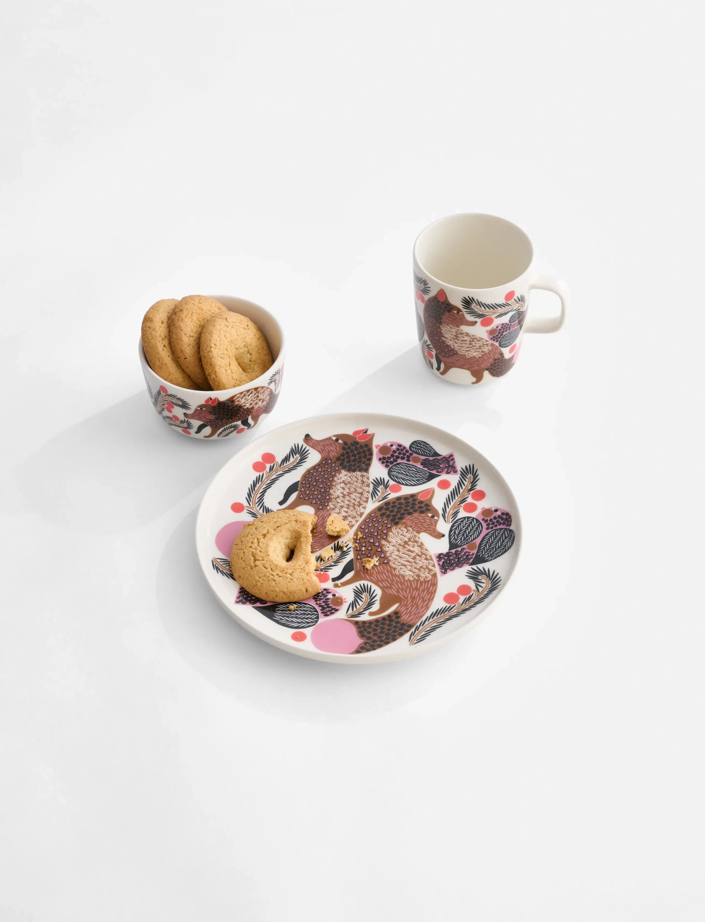 Marimekko Home - KETUNMARJA MUG 2,5DL - white, bronze, pink, petrol - 0
