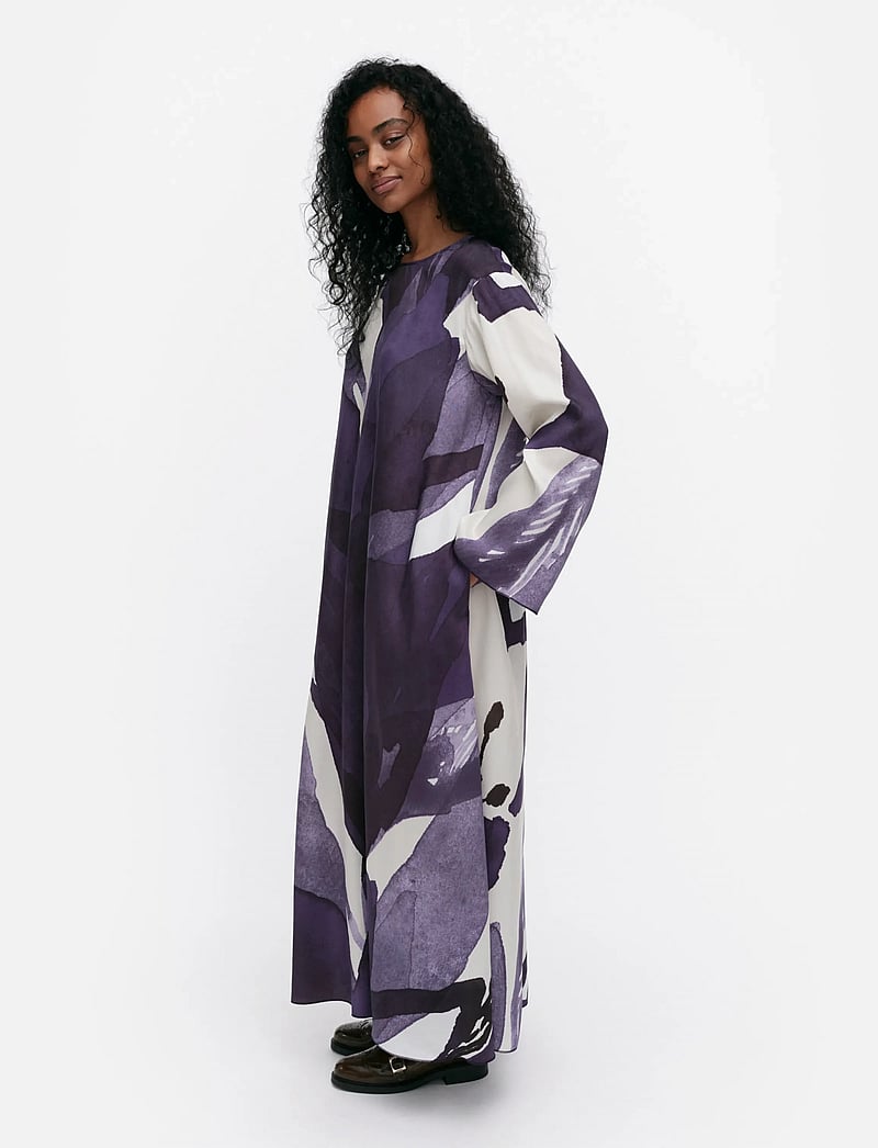 Marimekko - FLUIDI KYLMÄNKUKKA - maksikleidid - violet, off white - 4