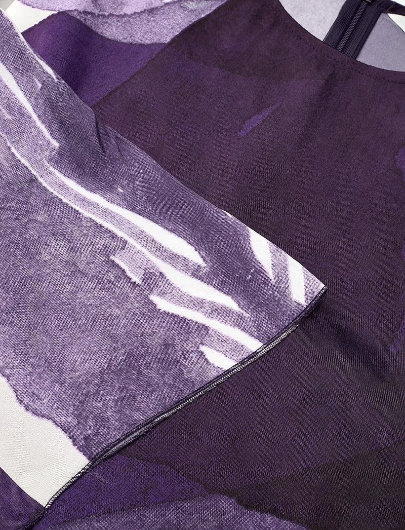 Marimekko - FLUIDI KYLMÄNKUKKA - maksikleidid - violet, off white - 5