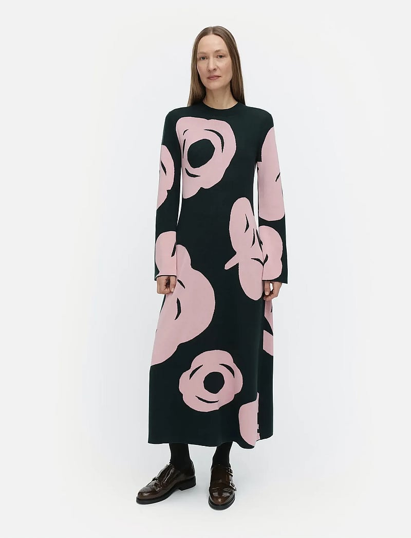 Marimekko - LEIKKUU TUMMA - knitted dresses - dark green, light pink - 0