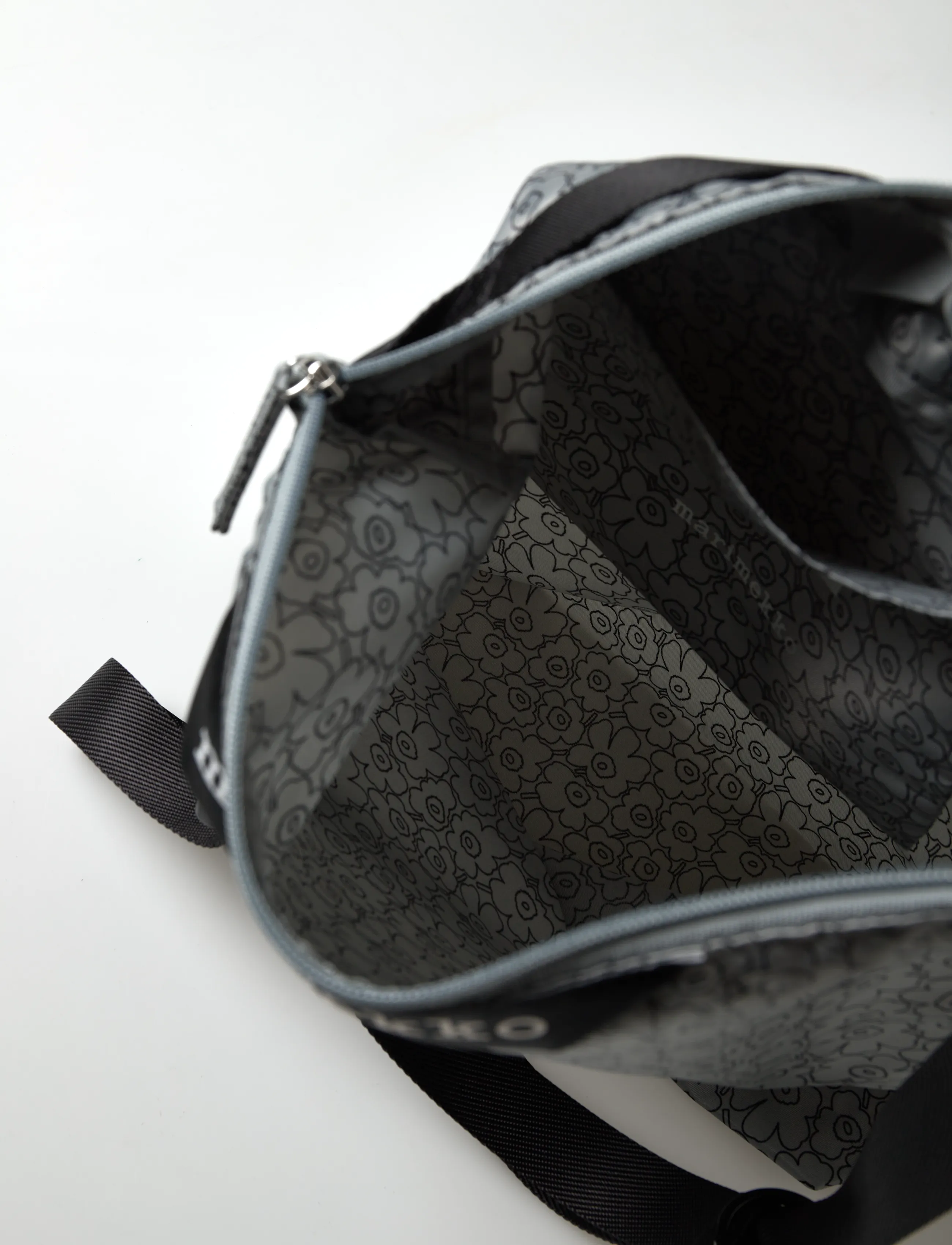 Marimekko - NEAT CROSSBODY PIIRTO UNIKKO M - shoppers - grey, black - 4