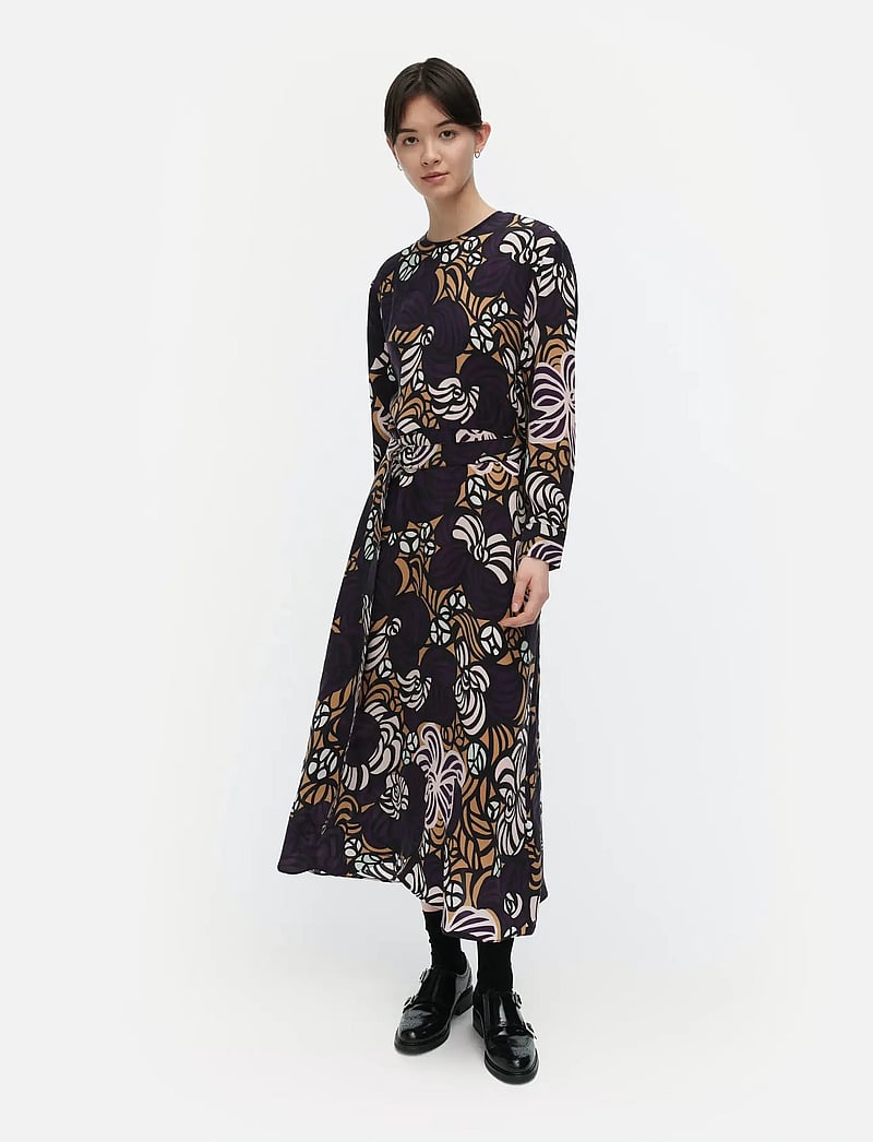 Marimekko - COMBU TORSTAI - midi-kleider - violet, light brown, l. pink - 0