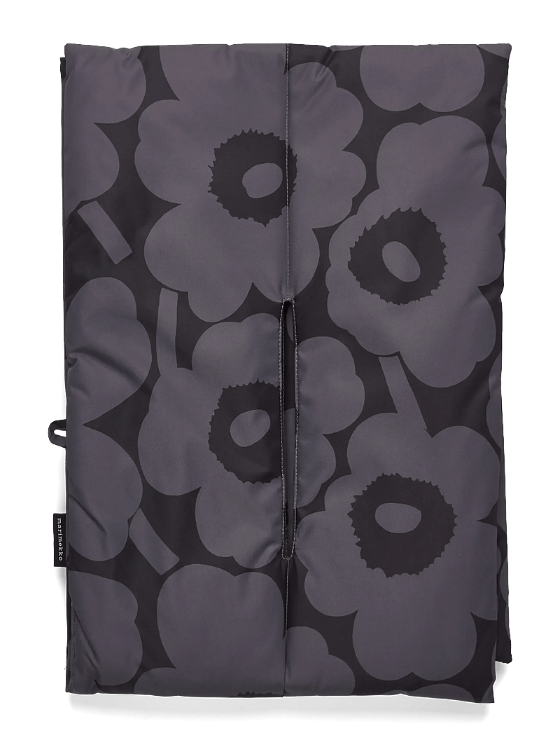 Marimekko Croma Unikko – winter scarves – shop at Booztlet