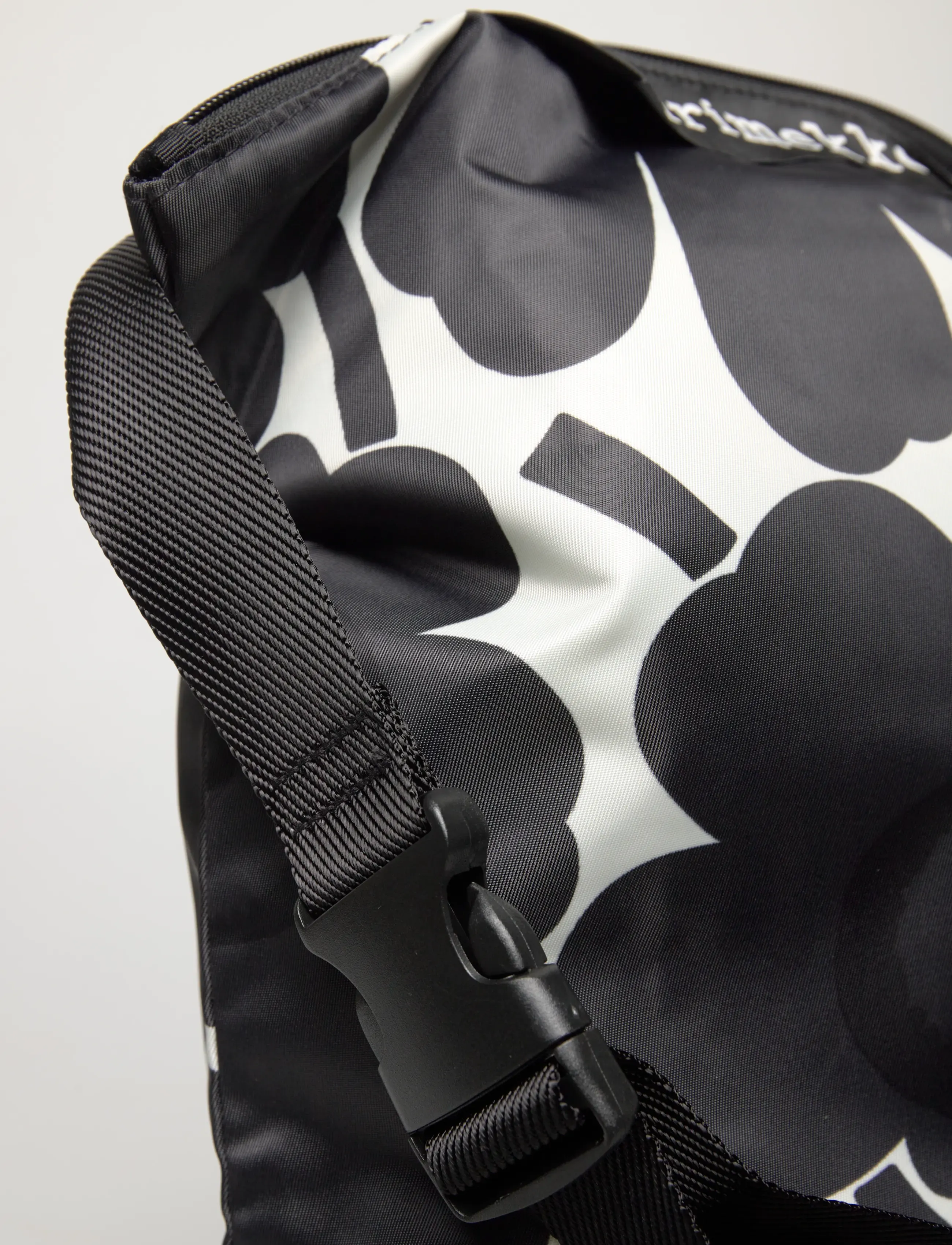 Marimekko - NEAT CROSSBODY UNIKKO M - dark grey, off-white - 5