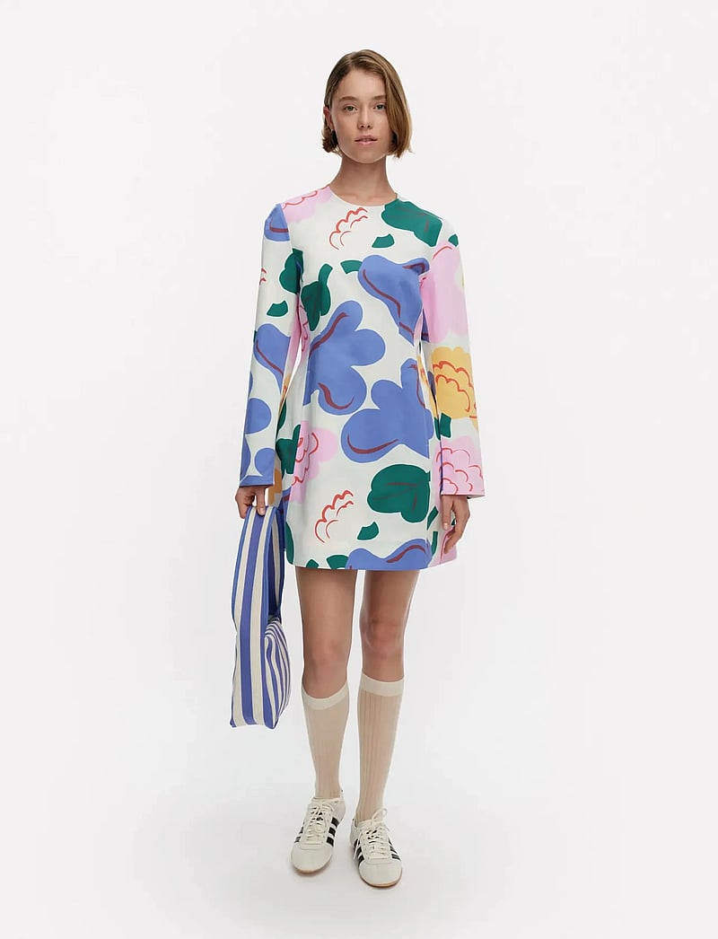 Marimekko - ILOINEN KUKASTA KUKKAAN - kurze kleider - light green, green, blue - 0