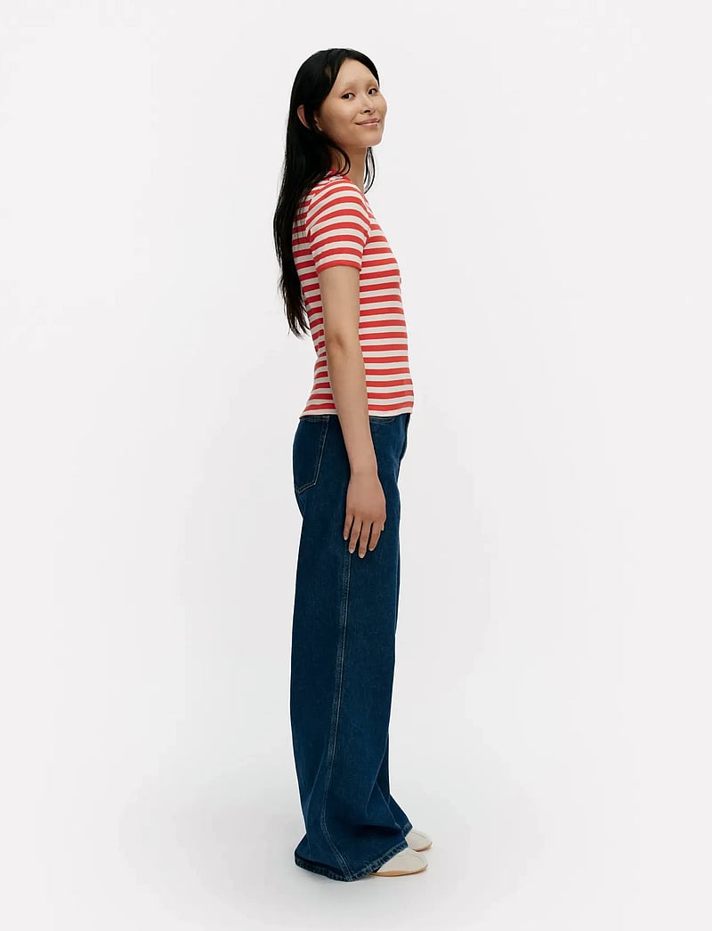 Marimekko - KUKKEA TASARAITA UNIKKO - t-shirts - red, off white - 4