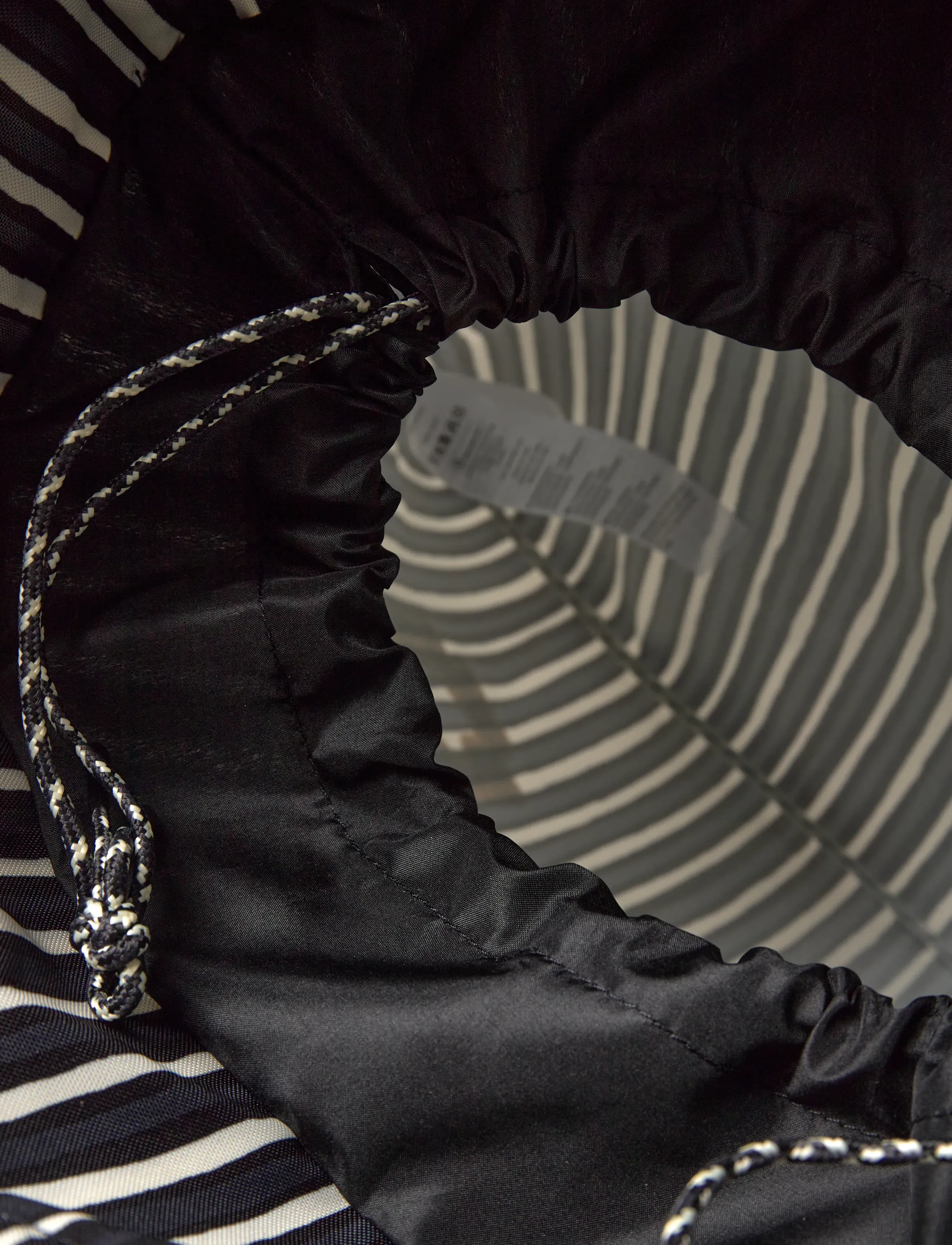 Marimekko - METKA PICCOLO - tote bags - black, white - 5