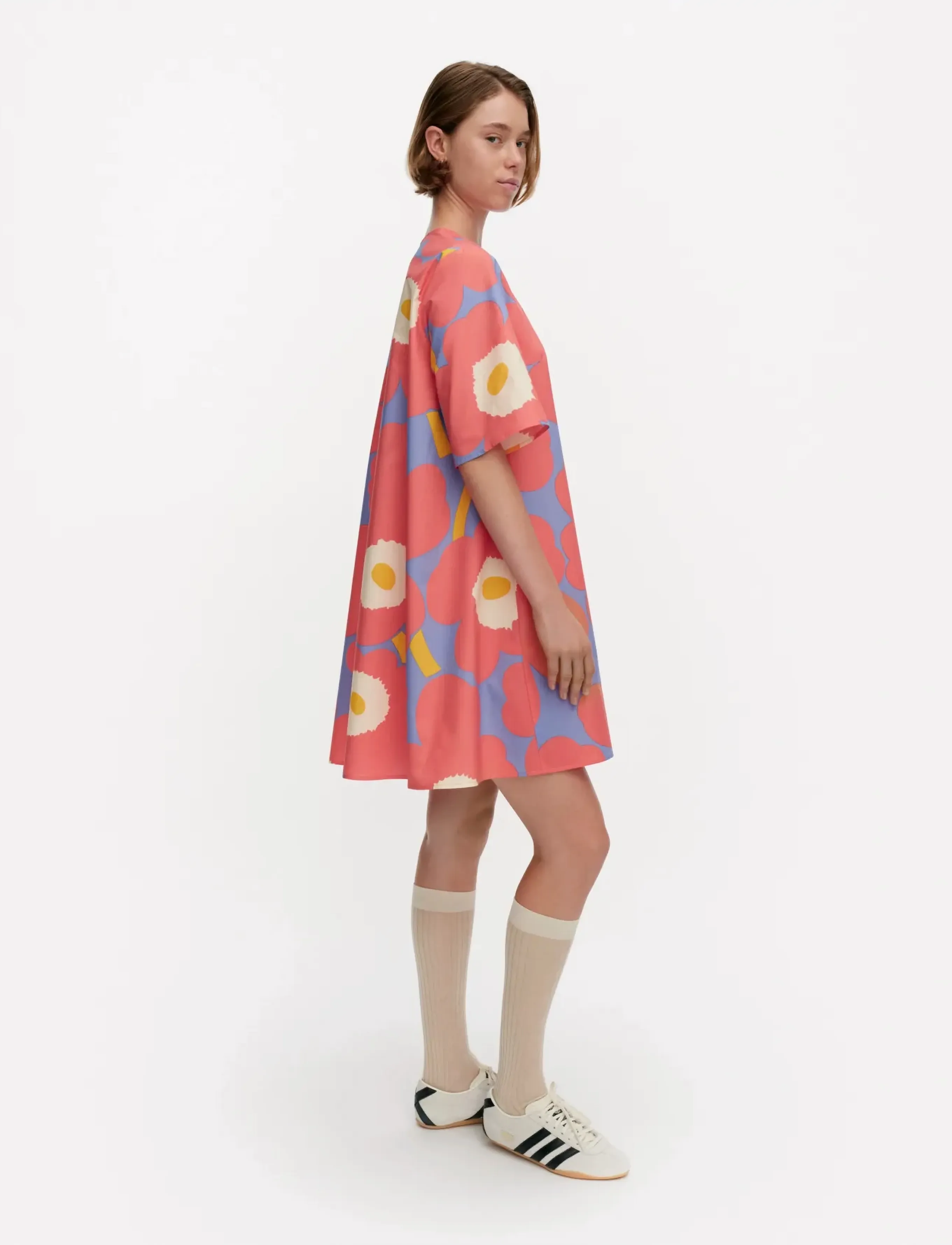 Marimekko - KUKKIVA UNIKKO - t-shirt-kleider - red, blue, orange - 4