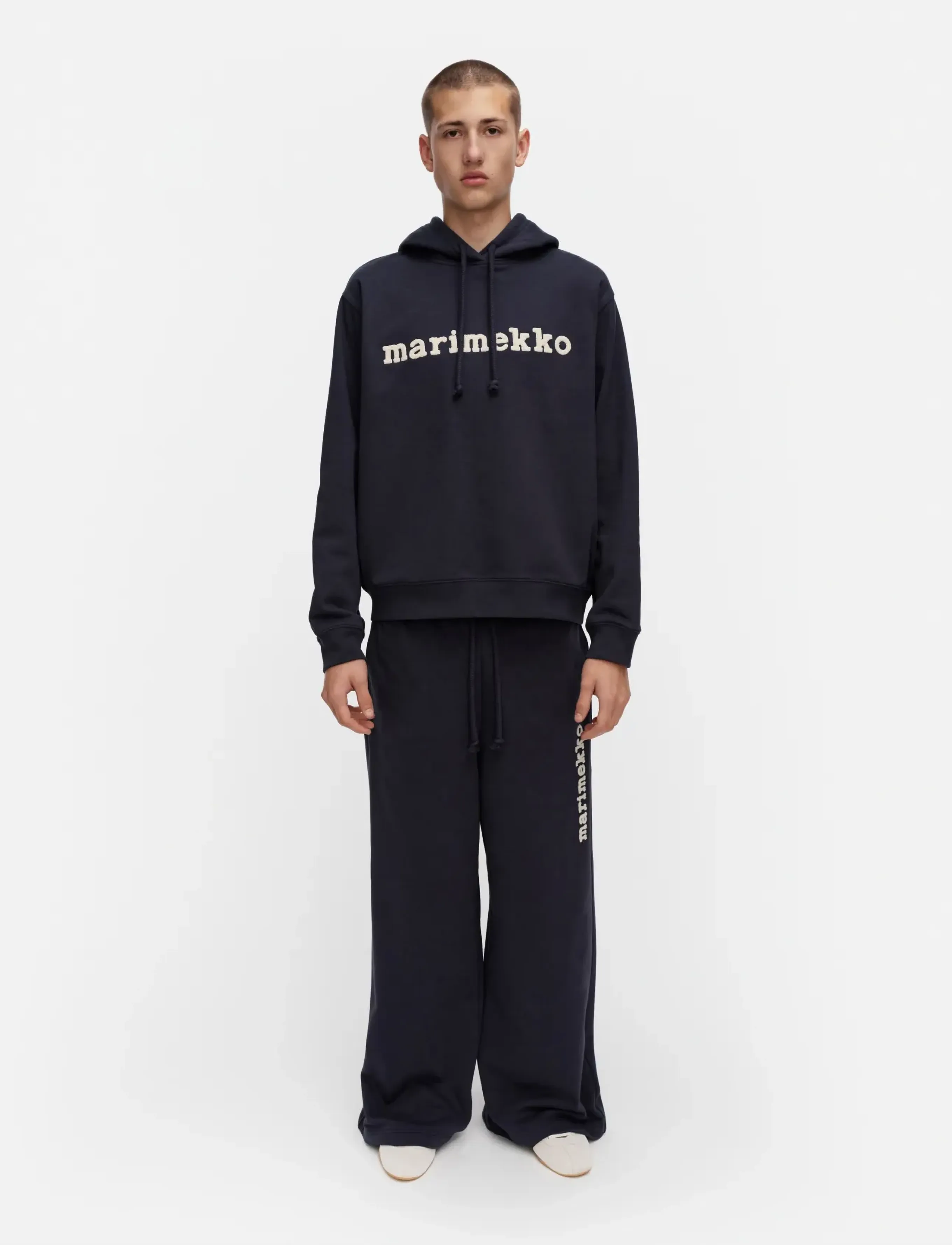 Marimekko Skripti Logo Placement, S, Sweatshirts & Hoodies, Marineblau - Frauen