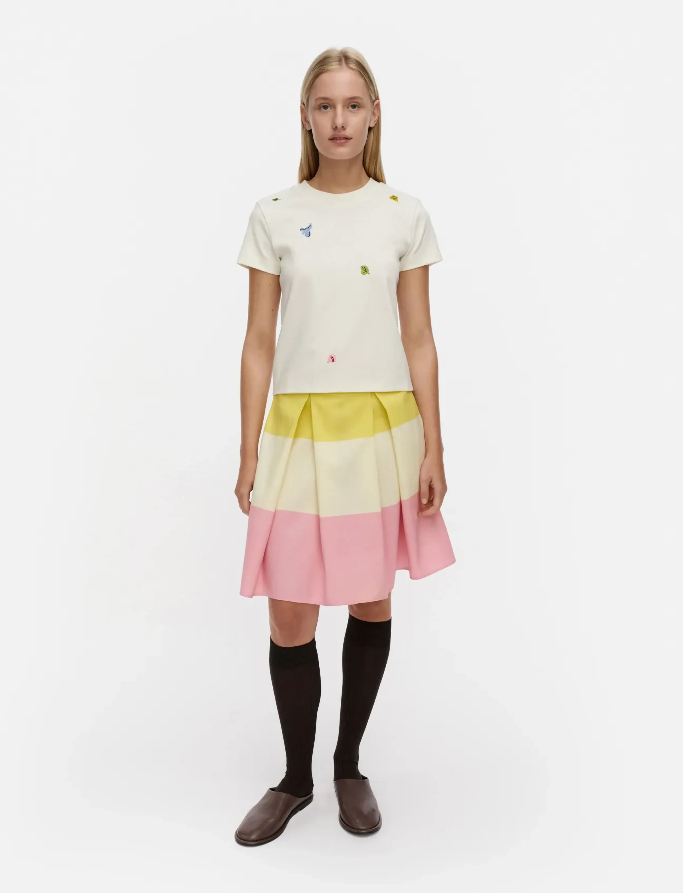 Marimekko Sekamelska Kukasta Kukkaan Plc, Kvinder, Broderet T-Shirt, Hvid, Str: L