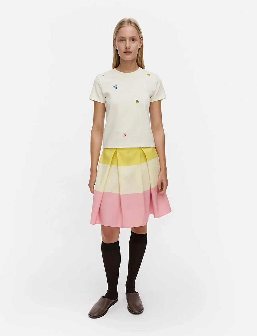 Marimekko - SEKAMELSKA KUKASTA KUKKAAN PLC - t-shirts - off white, yellow, rose, green - 0