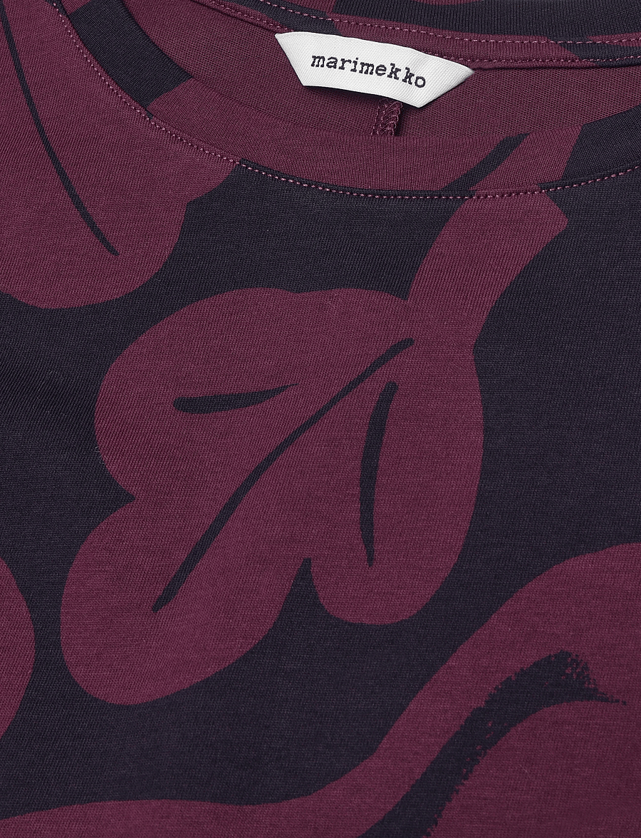 Marimekko - PISTEINEN KUKASTA KUKKAAN - t-shirtklänningar - dark purple, dark navy - 5