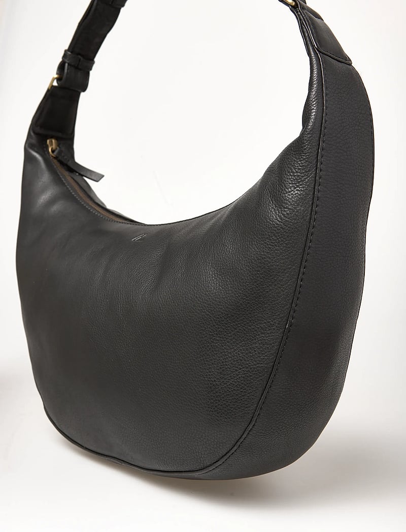 Markberg - CoreMBG Cross. Bag, Soft Vint. - mode trends - black w/br. gold - 5