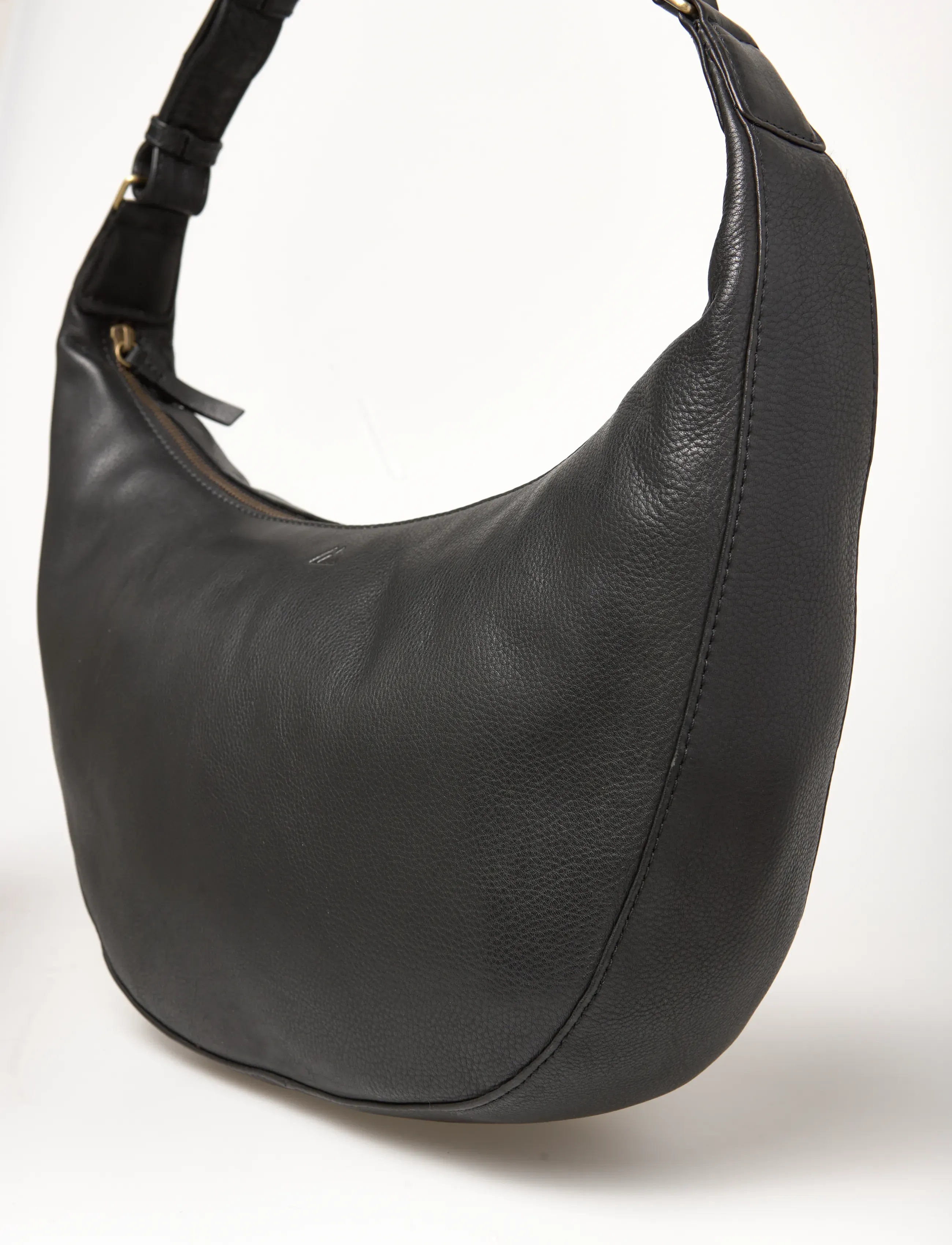 Markberg - CoreMBG Cross. Bag, Soft Vint. - fashion trends - black w/br. gold - 5