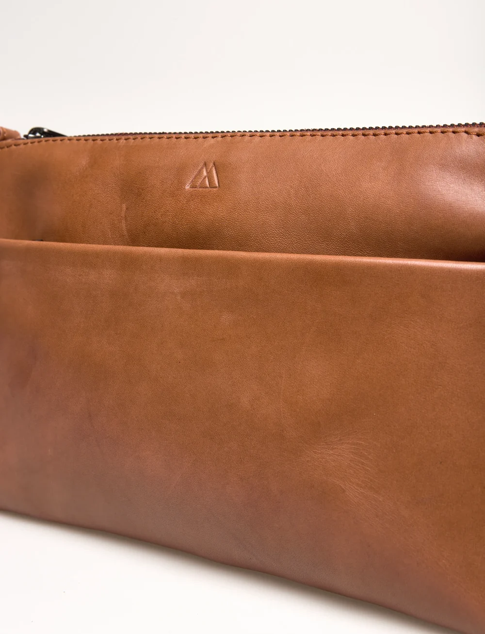 Markberg - KarimaMBG Crossbody Bag, Ant. - fashion trends - chestnut - 3