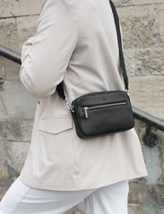Markberg - EleaMBG Crossbody Bag, Grain - festkläder till outletpriser - black w/black - 6