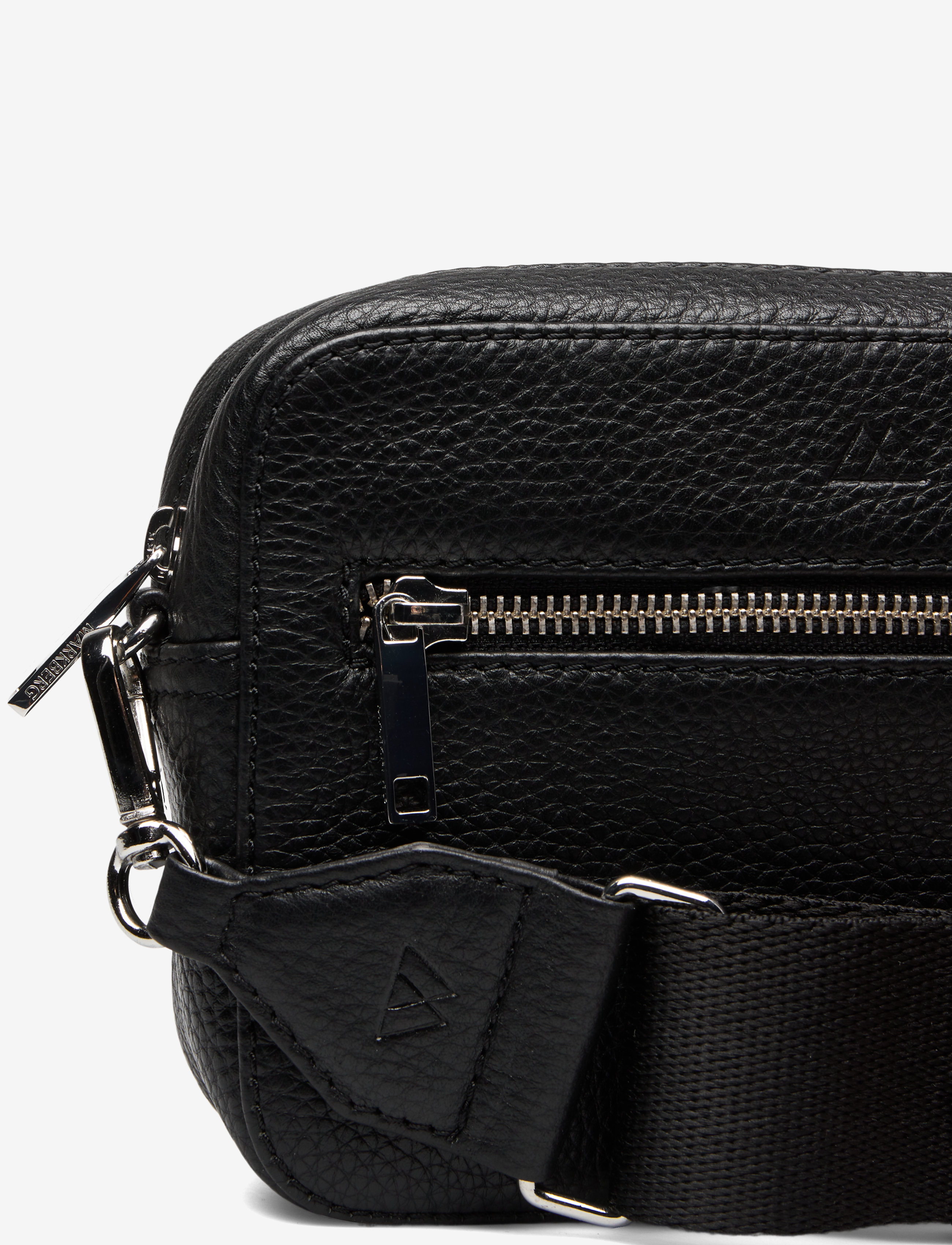 Markberg - Elea Crossbody Bag, Grain - accessoires - black w/black - 4