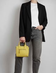 Markberg - MaikaMBG Mini Bag, Grain - ballīšu apģērbs par outlet cenām - electric yellow - 10