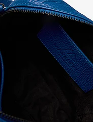 Markberg - EleaMBG Crossbody Bag, Grain - geburtstagsgeschenke - electric blue - 6