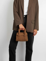 Markberg - RobynMBG Mini Bag, Recycled - ballīšu apģērbs par outlet cenām - hazel w/black - 8