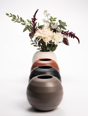 Markslöjd Living - Omfamna Vas - stora vaser - mole grey matte - 2