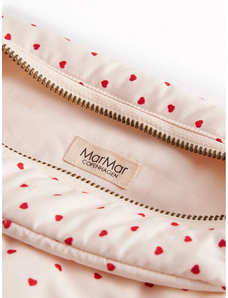 MarMar Copenhagen - Toiletry Bag - kąpiel - happy hearts - 3
