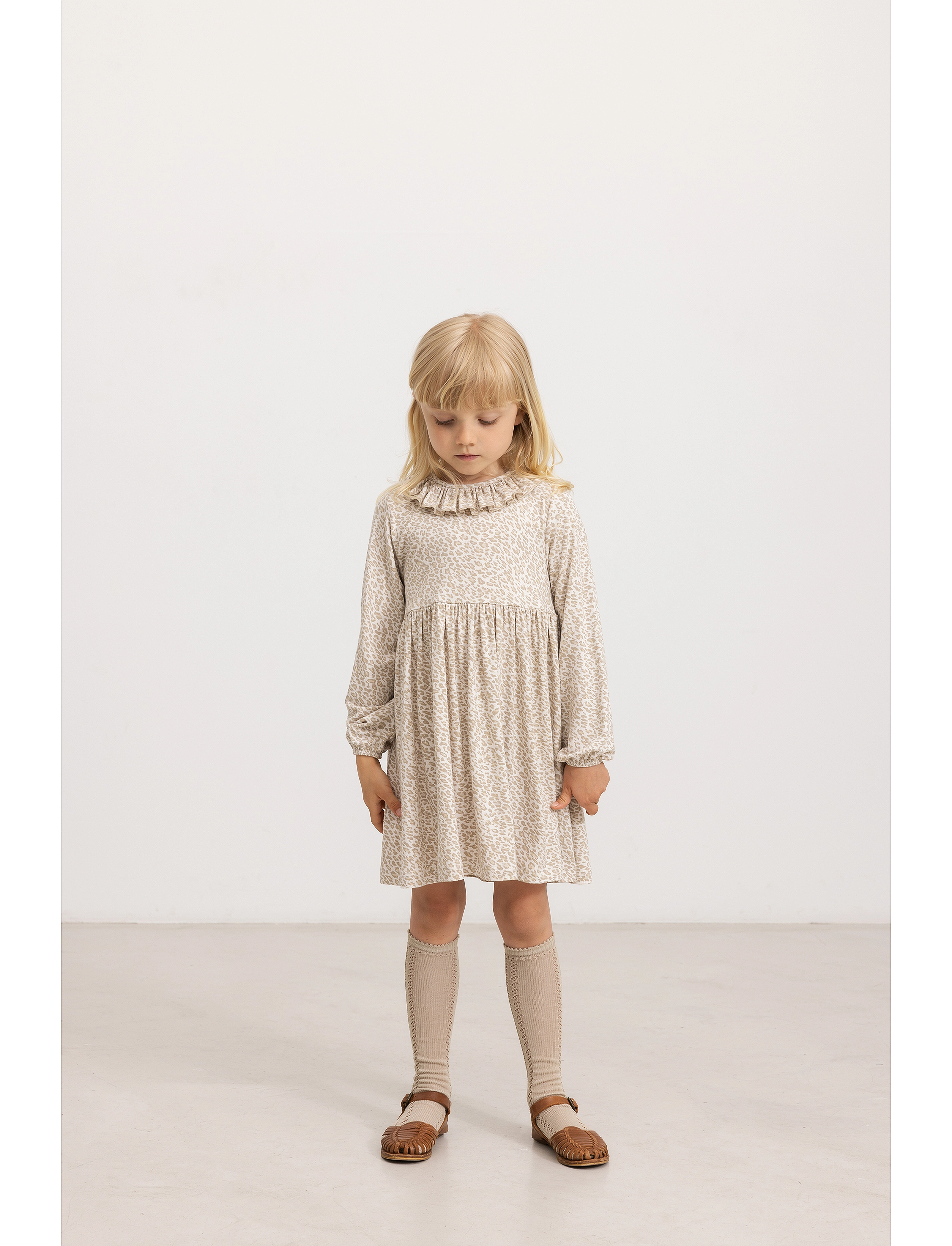 MarMar Copenhagen - Diora Frill - vauvojen pitkähihaiset mekot - beige leo - 3