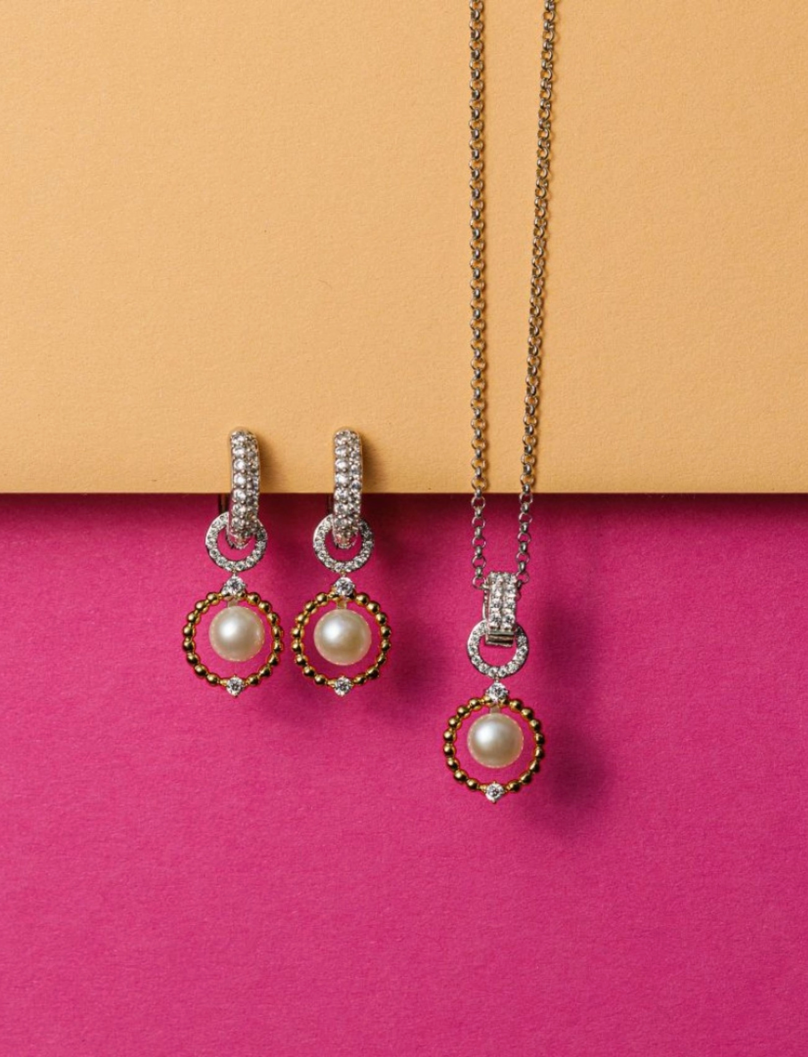 Marmara Sterling - Goldplated Pearl earrings - perleøredobber - white - 2