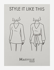 Marville Road - Nicole Crepe Blouse - blouses met lange mouwen - coral print - 3