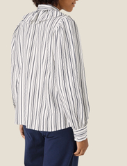 Masai - Imanan - long-sleeved blouses - navy blazer - 3