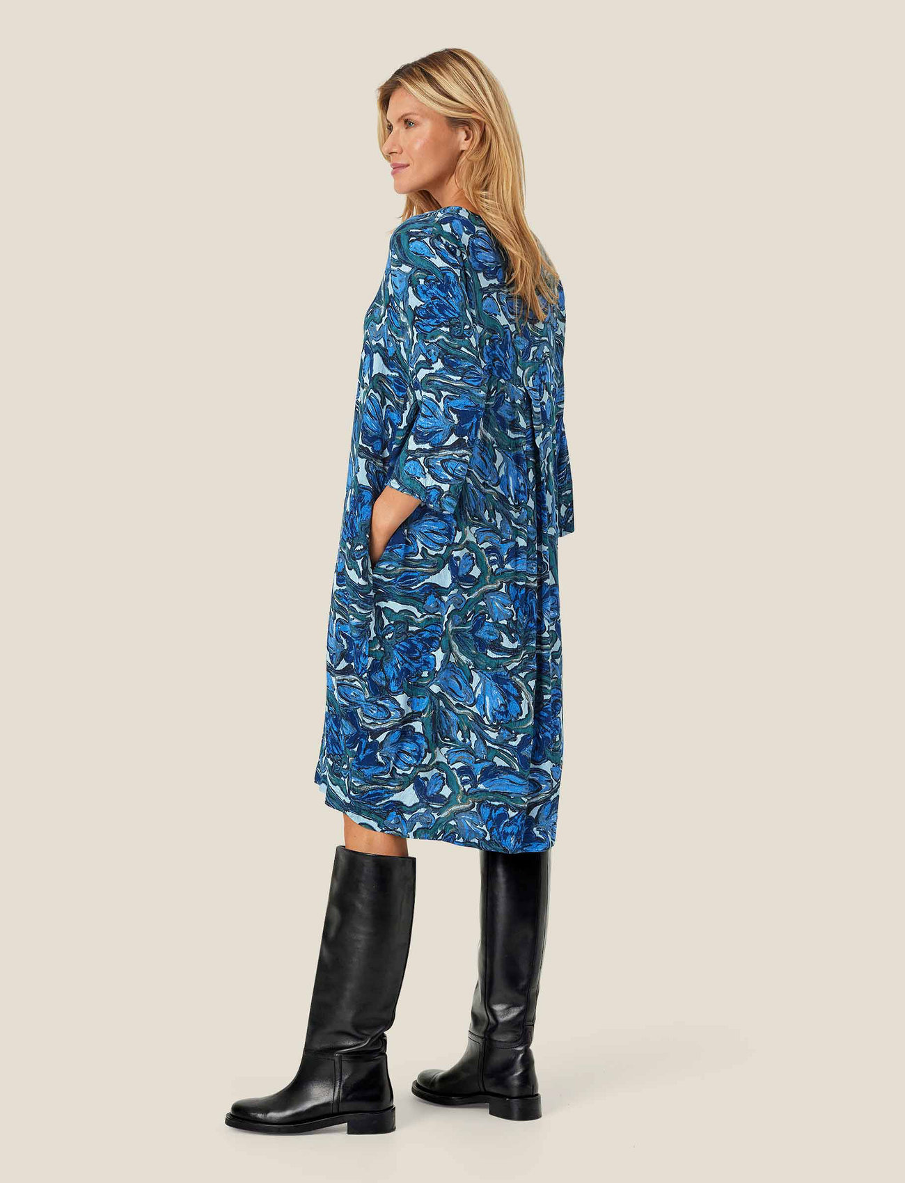 Masai - MaNodetta - midikleider - blue fog - 3