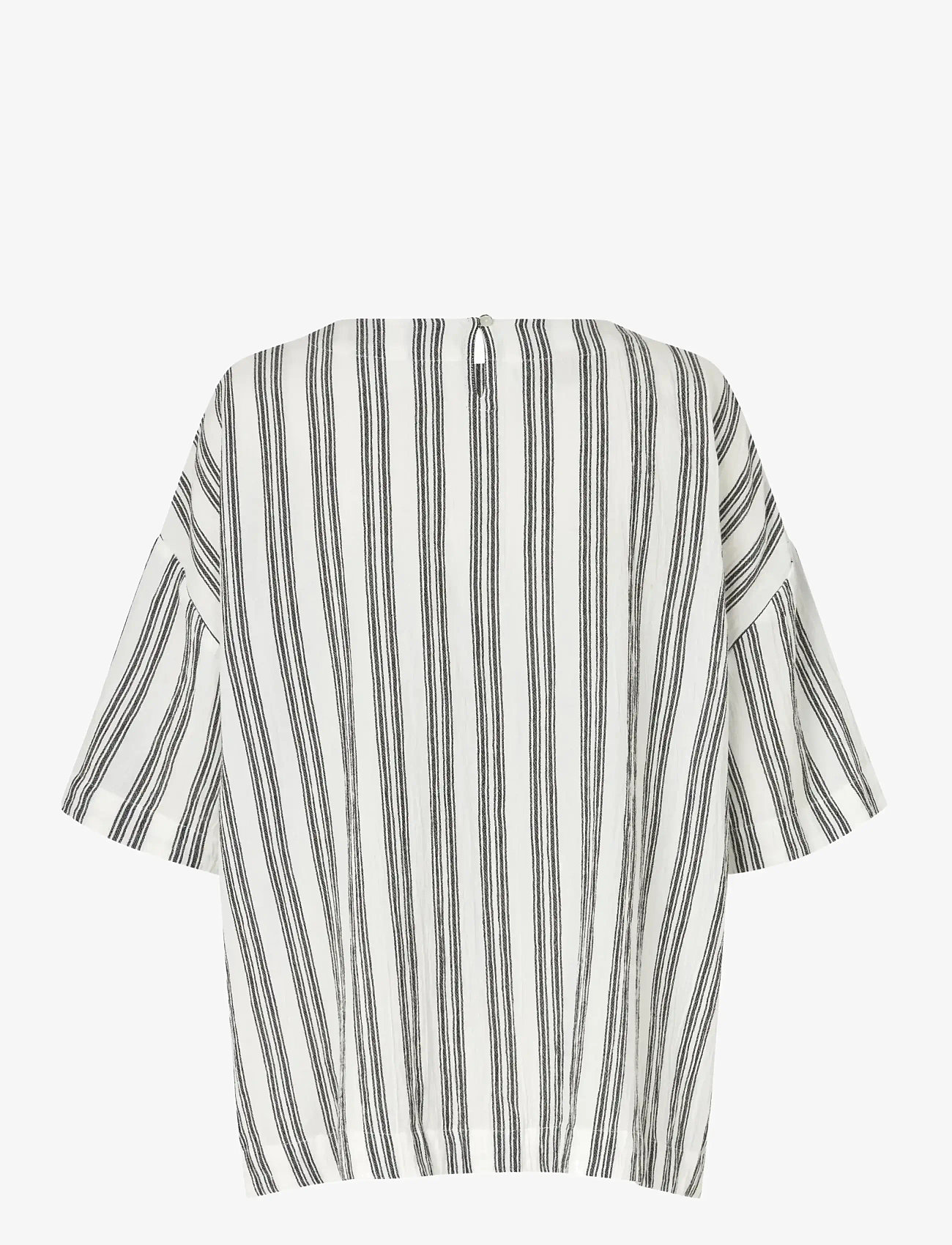 Masai - MaDegana - kortærmede bluser - black - 1