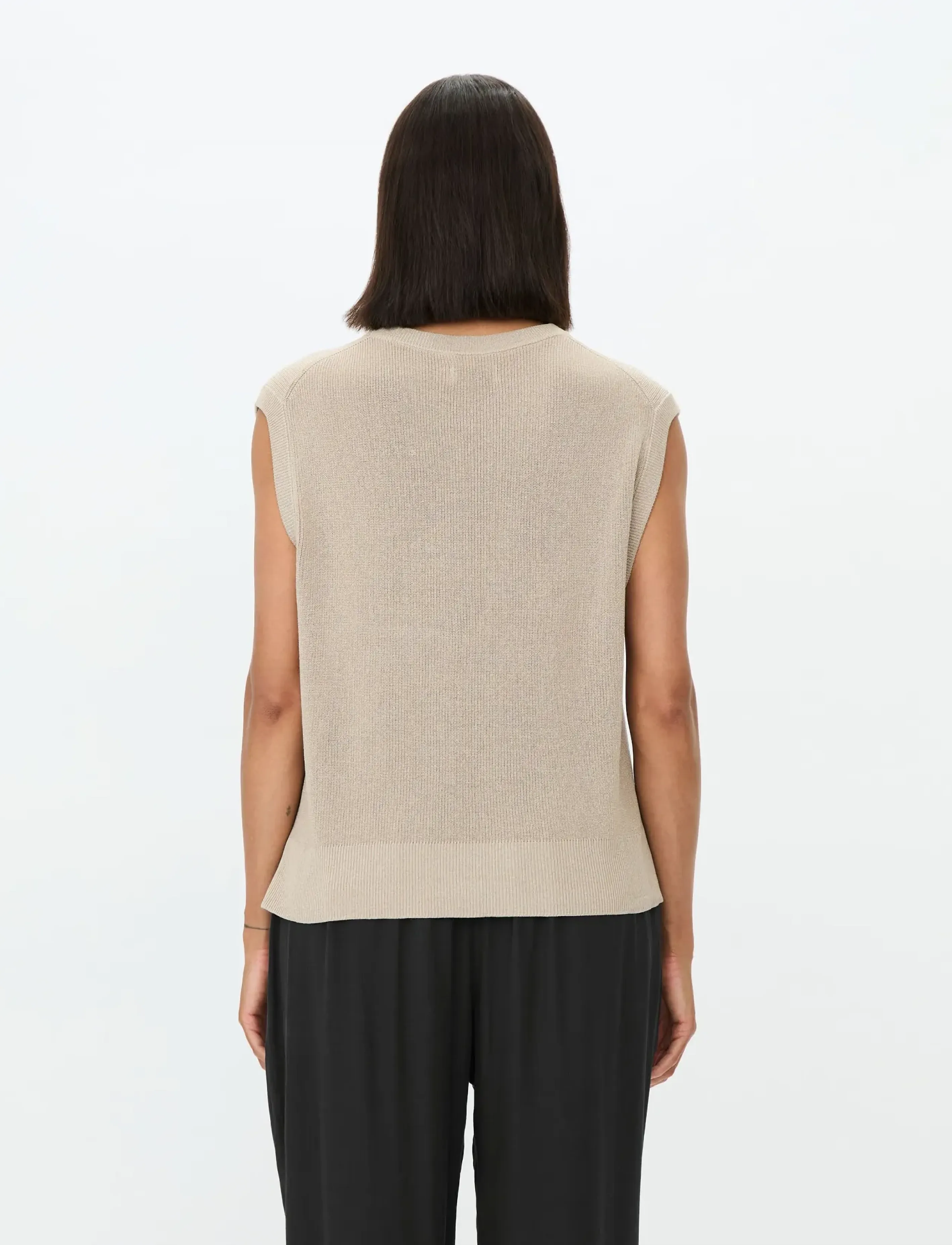 Masai - MaFabel - stickade västar - feather grey - 3