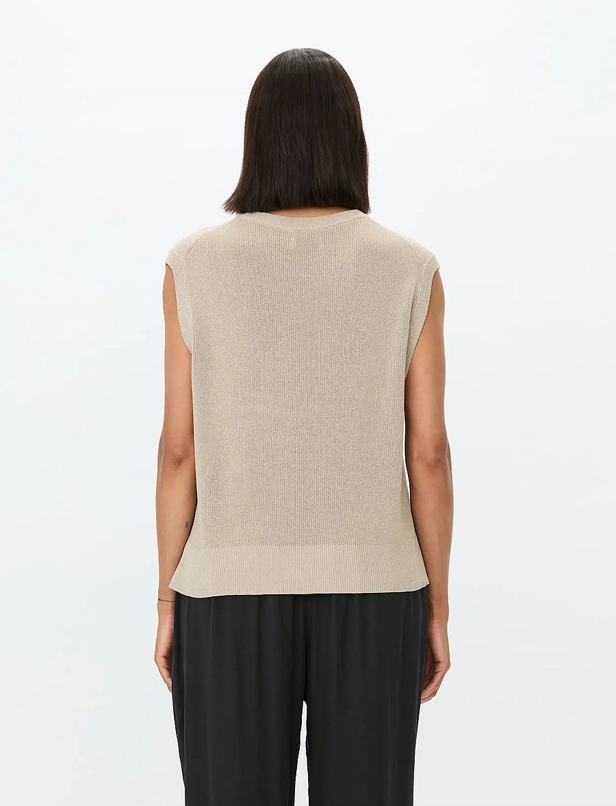Masai - MaFabel - stickade västar - feather grey - 3