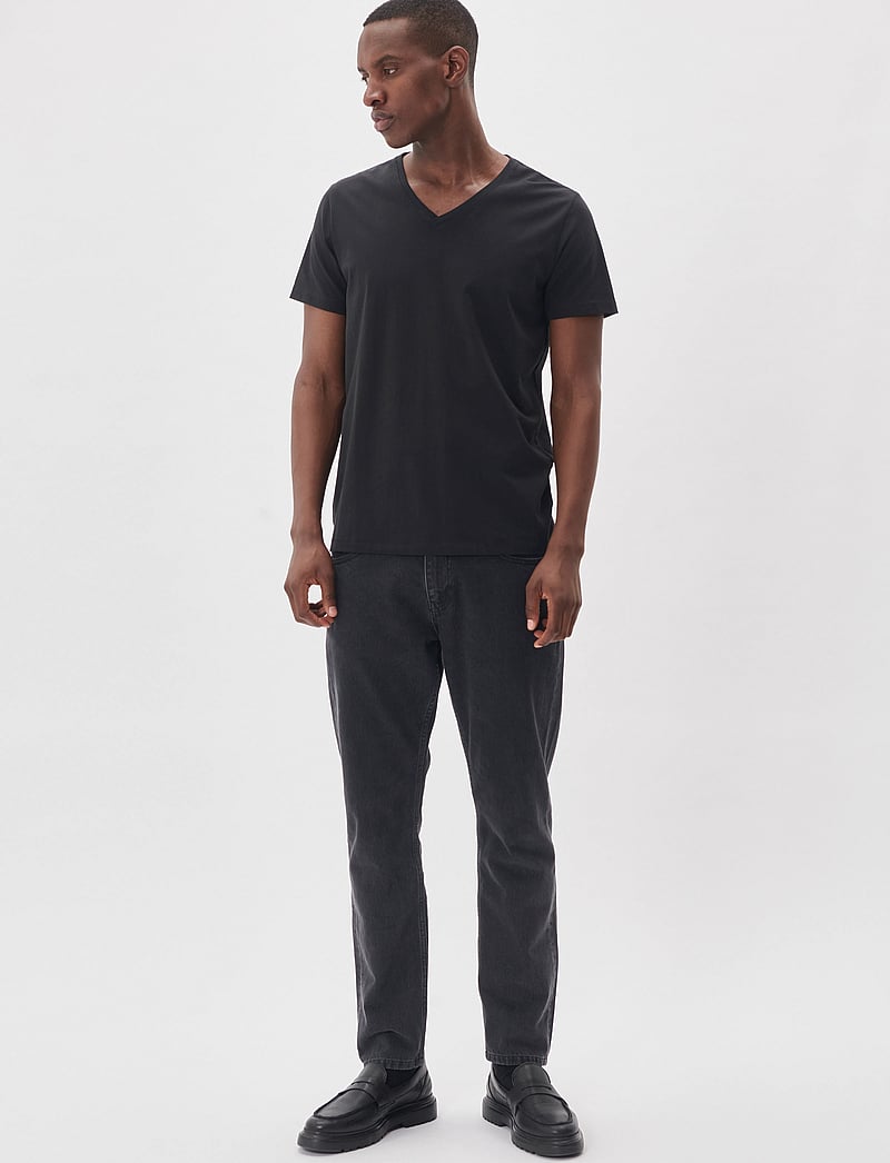 Matinique - Madelink - t-shirts mit v-ausschnitt - black - 3