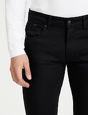 Matinique - Priston - džinsa bikses ar tievām starām - black - 5