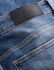 Matinique - Priston - džinsa bikses ar tievām starām - medium denim - 4