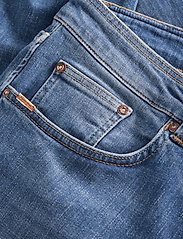 Matinique - Priston - džinsa bikses ar tievām starām - medium denim - 5