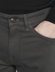 Matinique - MApete - džinsa bikses ar tievām starām - black oyster - 5
