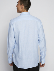 Matinique - MAmarc short - linen shirts - chambray blue - 4